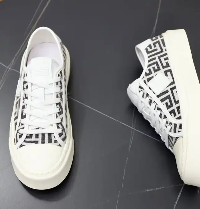 hype Givenchy Sneakers