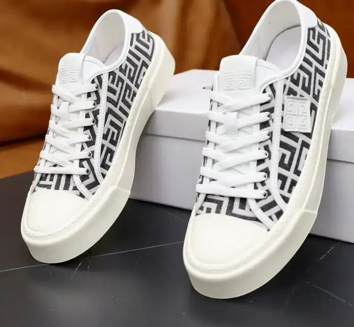 hype Givenchy Sneakers