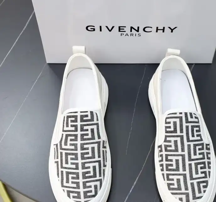 hype Givenchy Sneakers