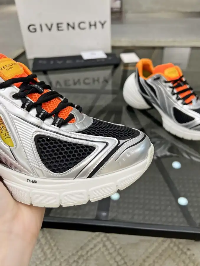 hype Givenchy Sneakers