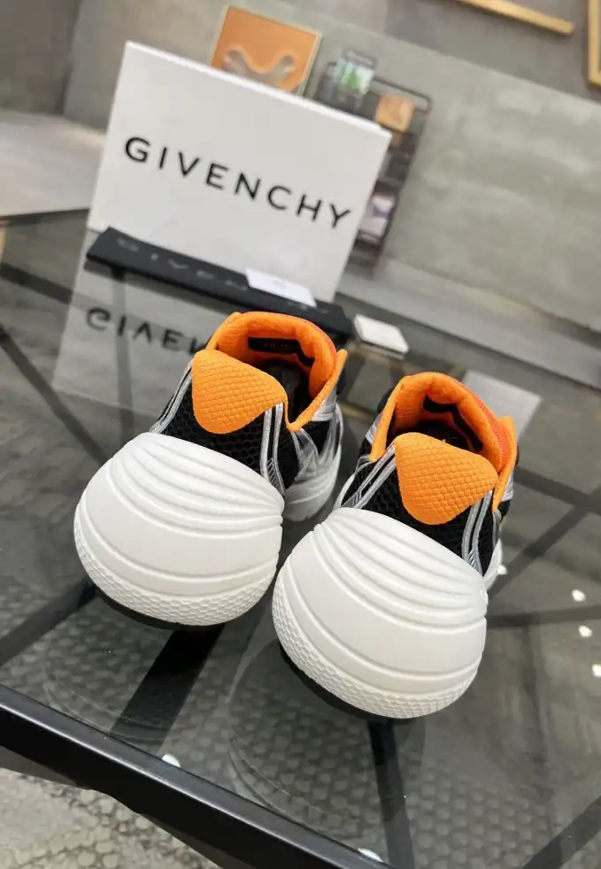 hype Givenchy Sneakers