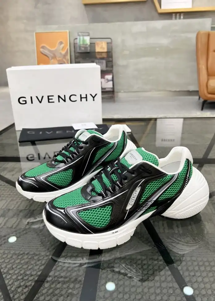 hype Givenchy Sneakers