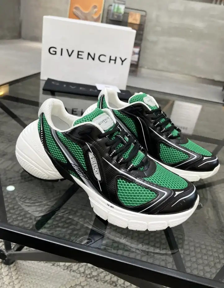 hype Givenchy Sneakers