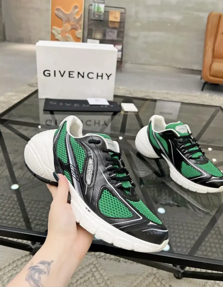 hype Givenchy Sneakers