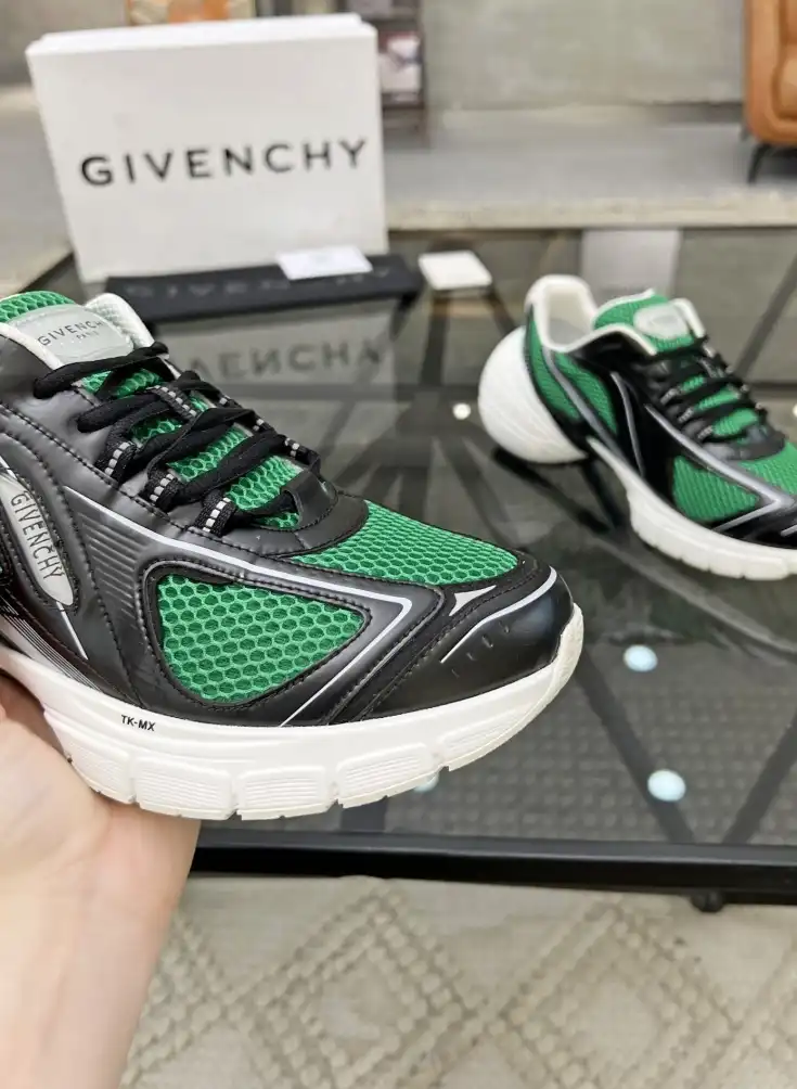 hype Givenchy Sneakers