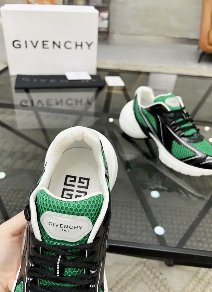 hype Givenchy Sneakers