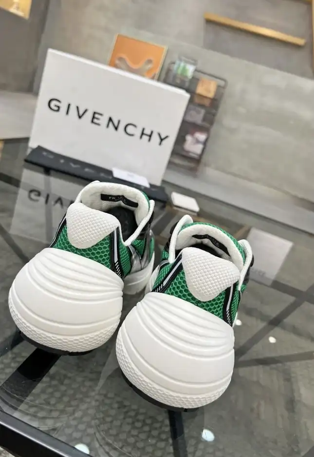 hype Givenchy Sneakers