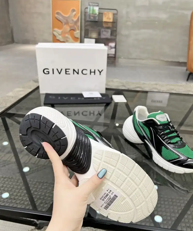 hype Givenchy Sneakers