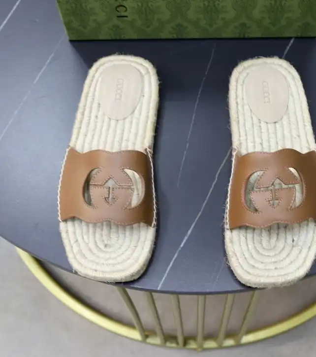 hype Gucci Slippers