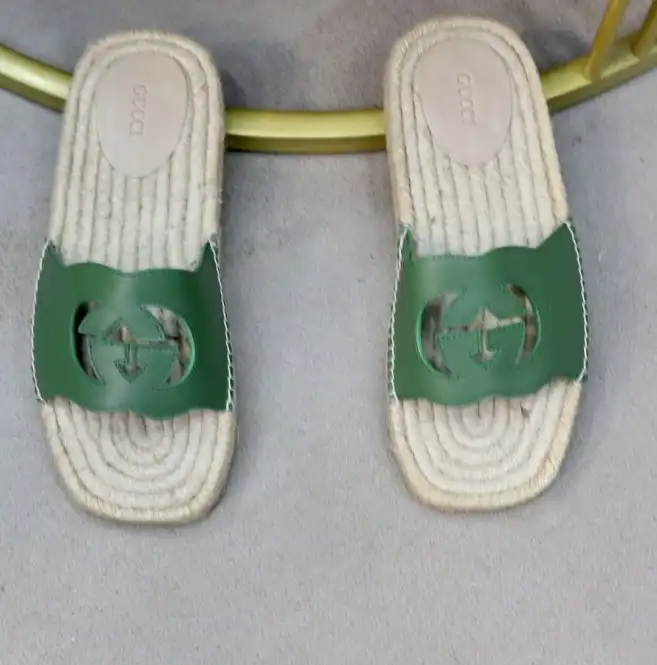 hype Gucci Slippers