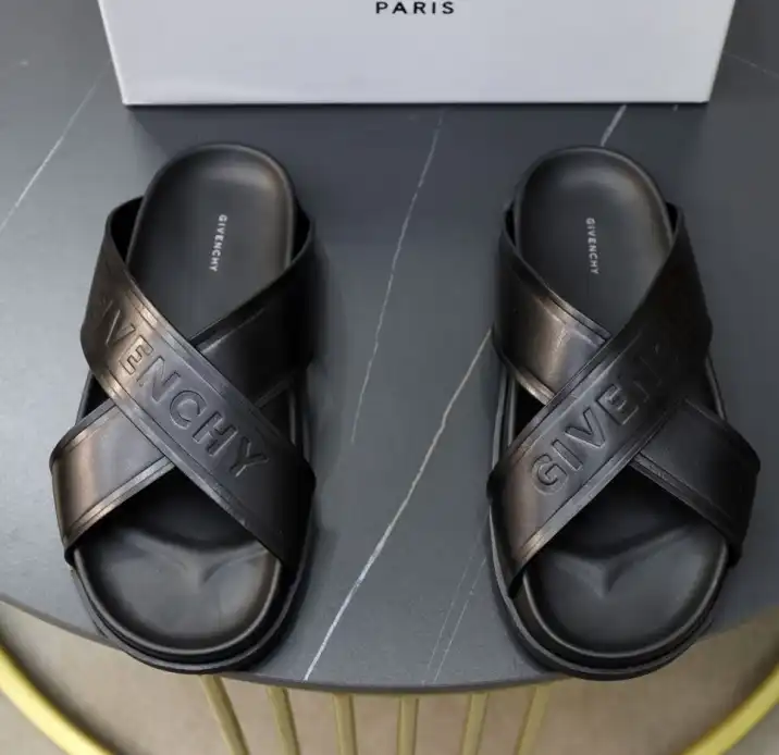 hype Givenchy Slippers