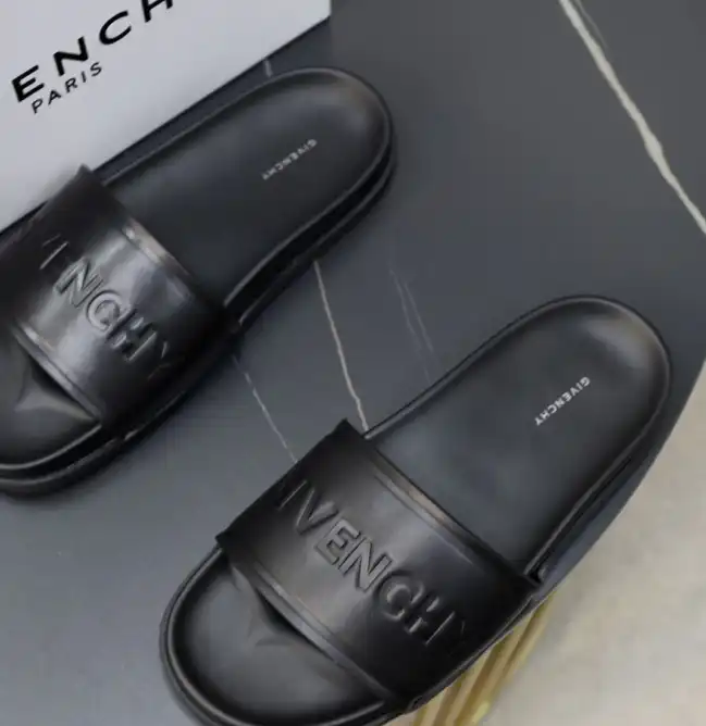 hype Givenchy Slippers