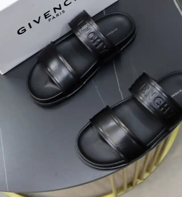 hype Givenchy Slippers