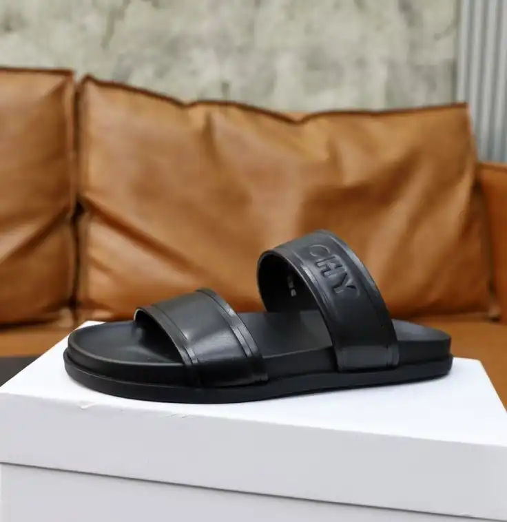 hype Givenchy Slippers