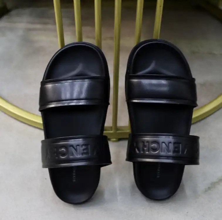 hype Givenchy Slippers