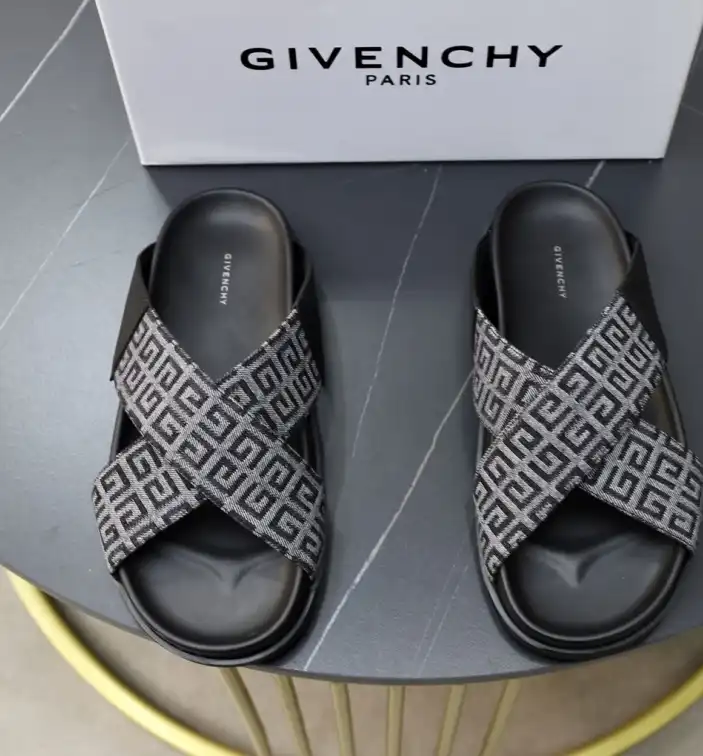 hype Givenchy Slippers