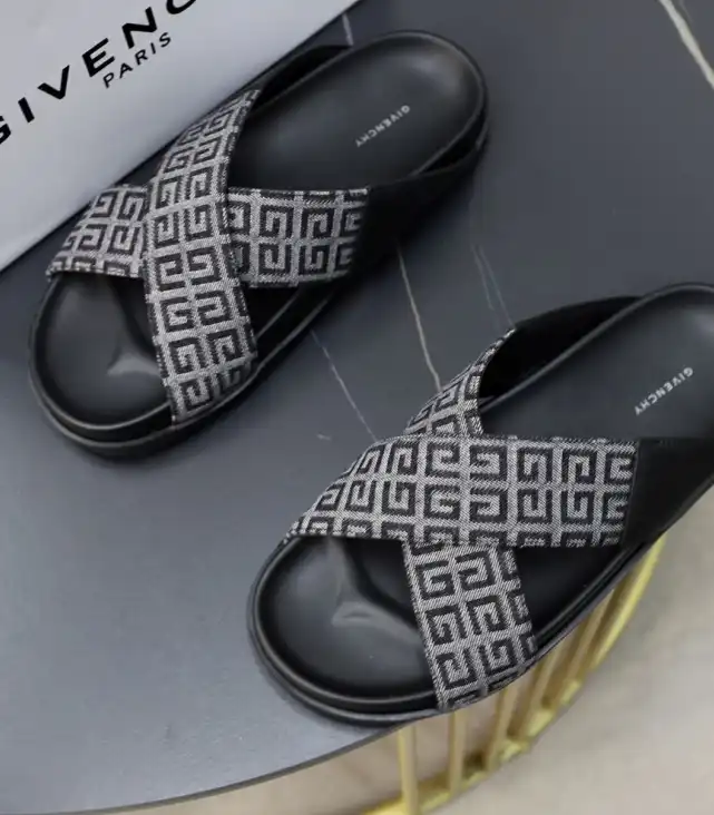 hype Givenchy Slippers