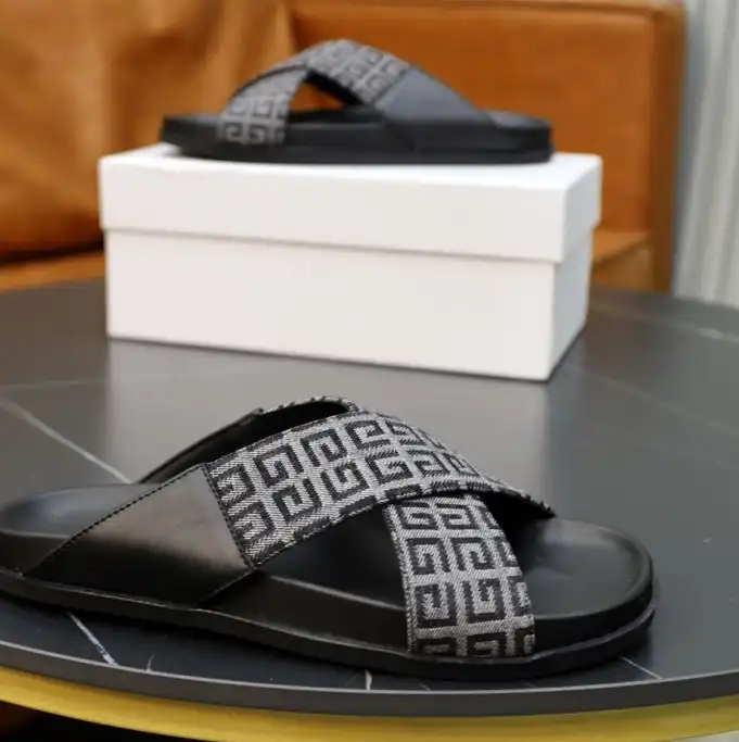 hype Givenchy Slippers