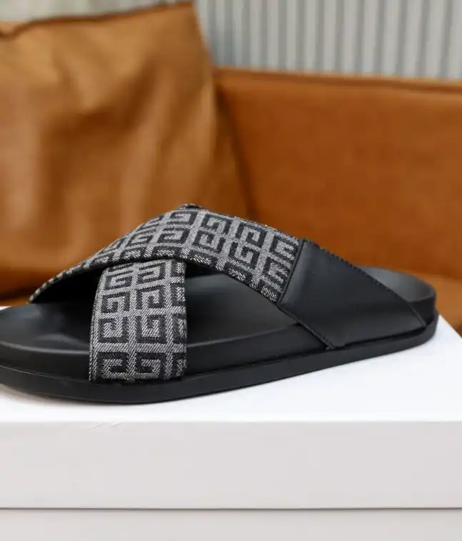 hype Givenchy Slippers