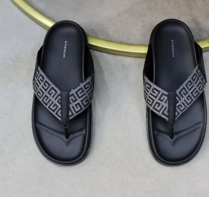 hype Givenchy Slippers