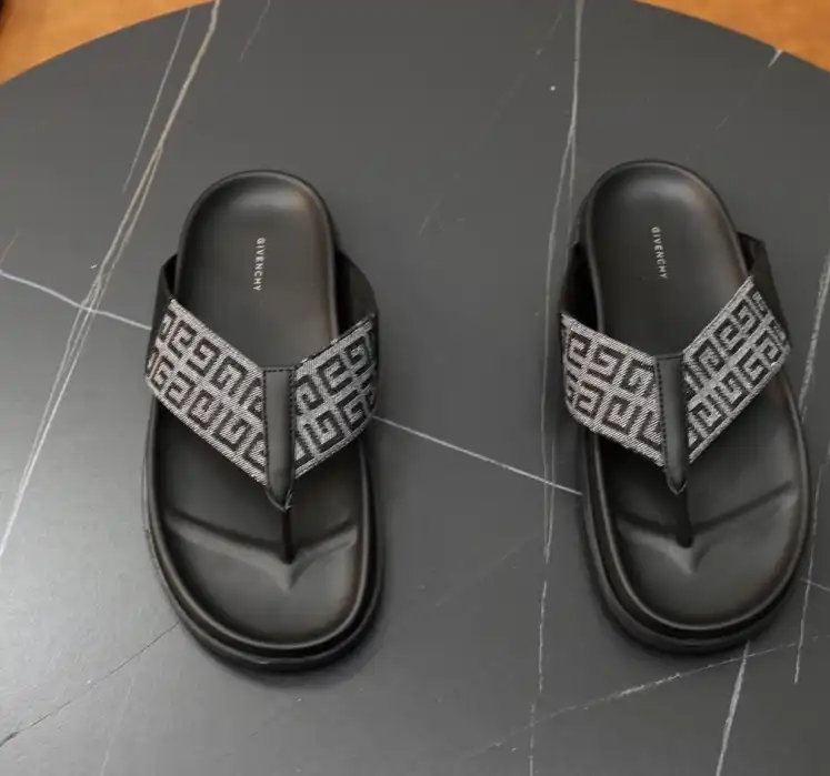 hype Givenchy Slippers