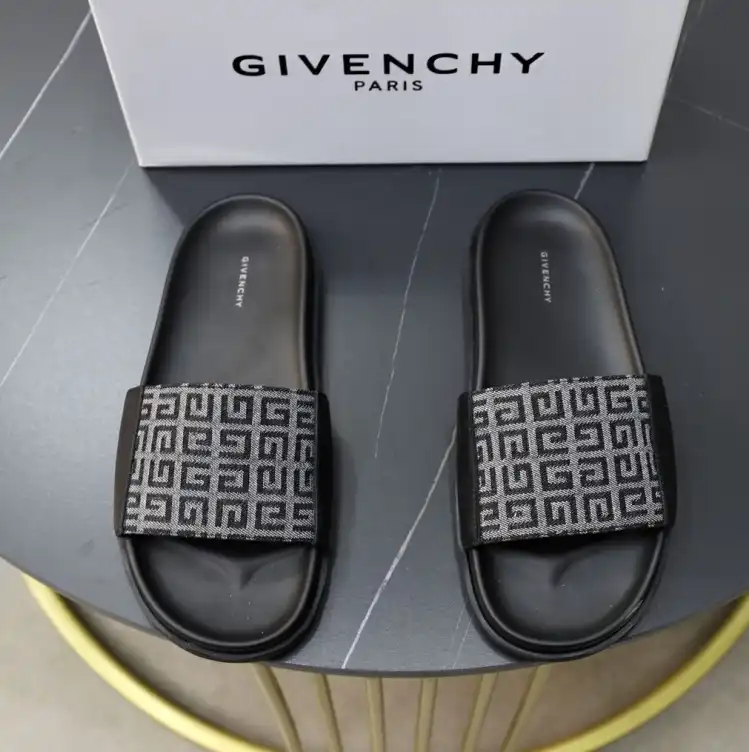 hype Givenchy Slippers