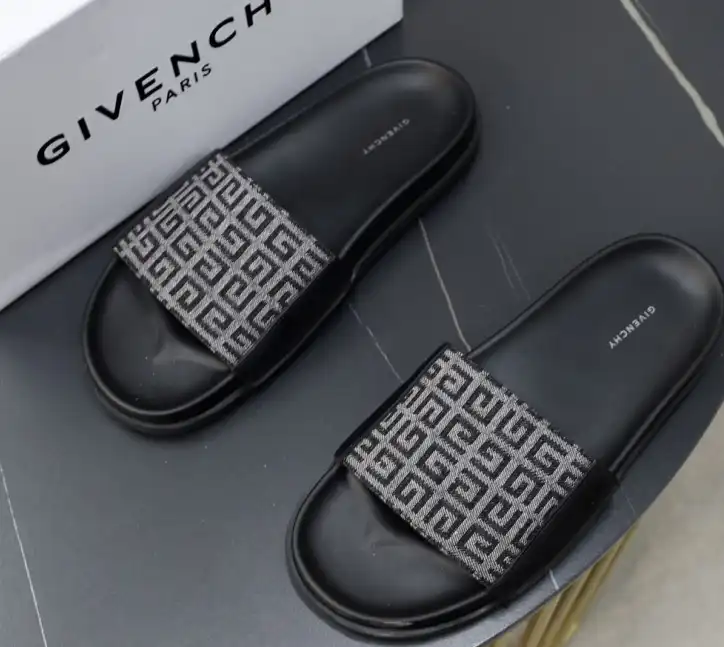 hype Givenchy Slippers