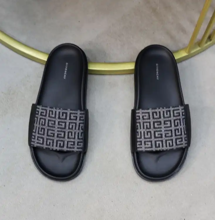 hype Givenchy Slippers