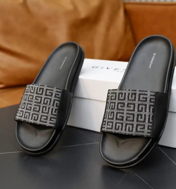 hype Givenchy Slippers