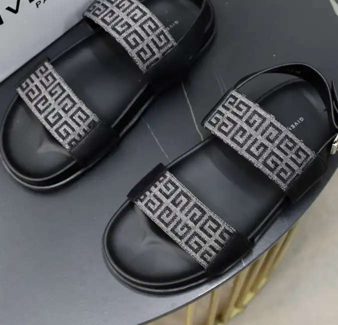 hype Givenchy Slippers