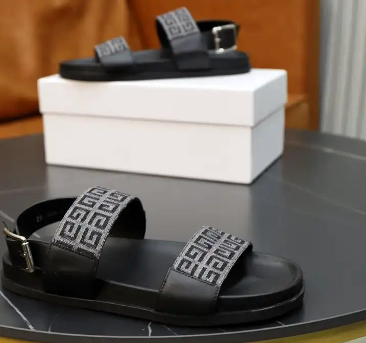 hype Givenchy Slippers