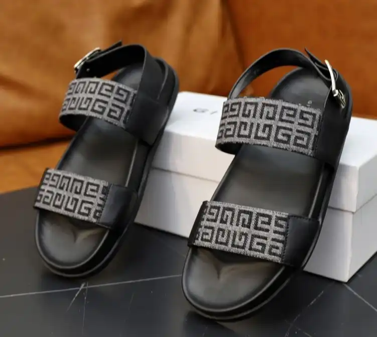 hype Givenchy Slippers