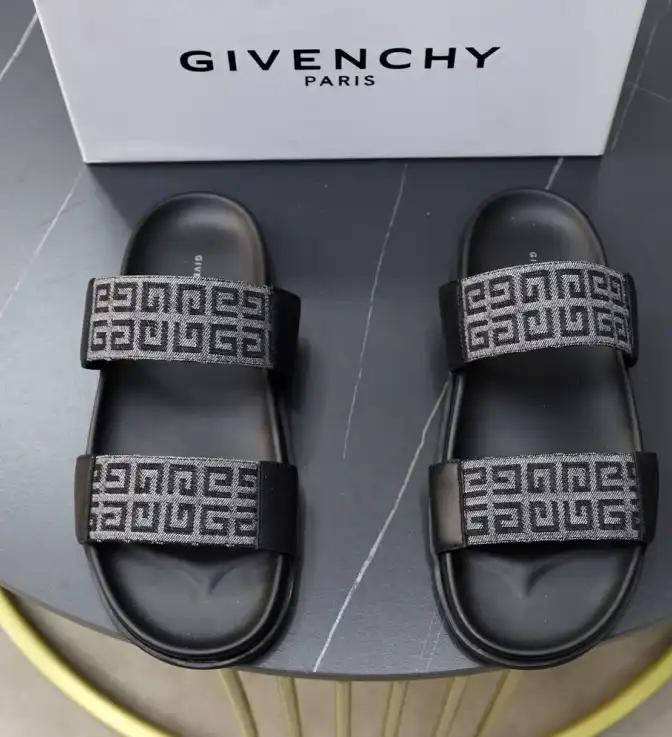 hype Givenchy Slippers