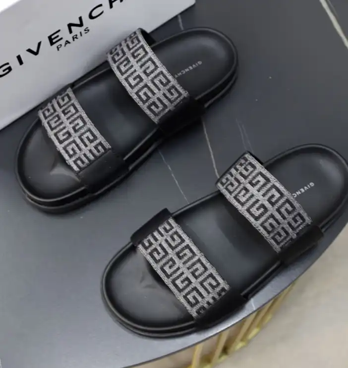 hype Givenchy Slippers