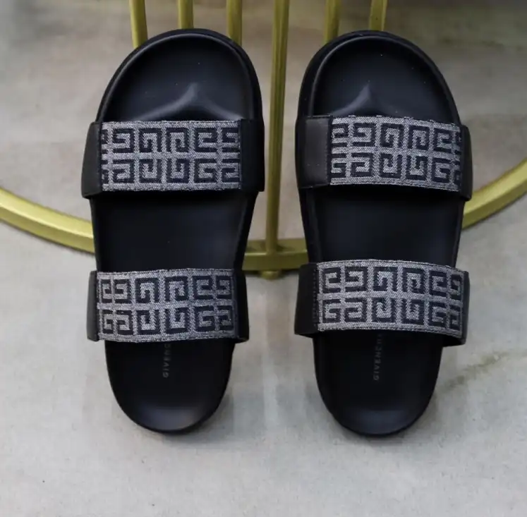 hype Givenchy Slippers