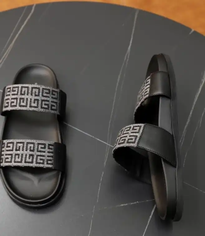 hype Givenchy Slippers