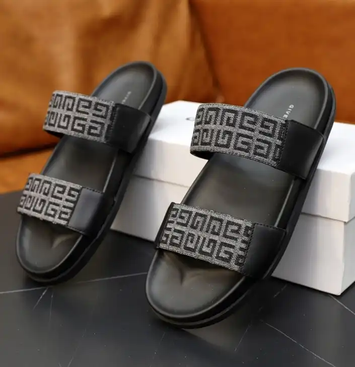 hype Givenchy Slippers