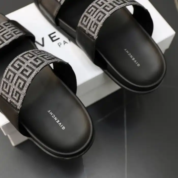 hype Givenchy Slippers