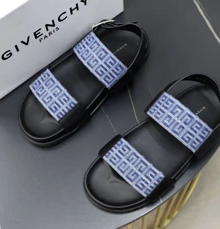 hype Givenchy Slippers