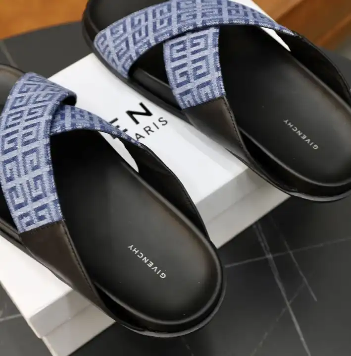 hype Givenchy Slippers