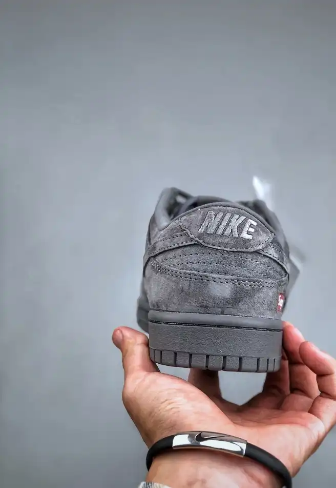 hype Nike Sneakers