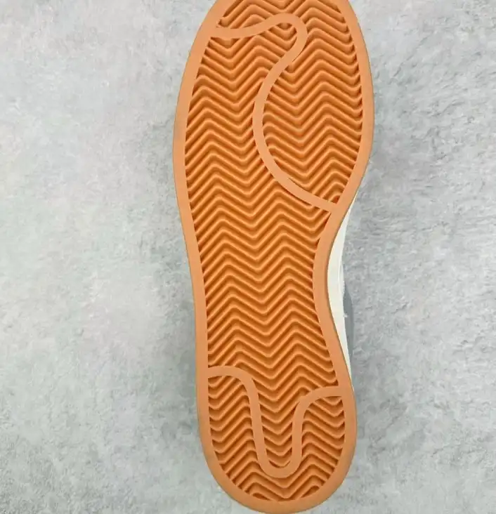 hype Adidas Sneakers