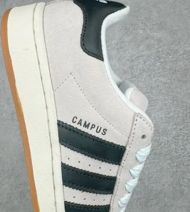 hype Adidas Sneakers