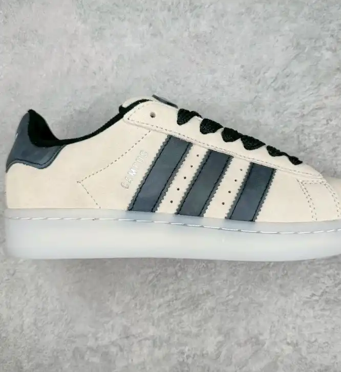 hype Adidas Sneakers