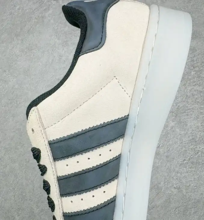 hype Adidas Sneakers