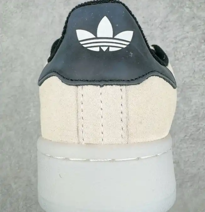 hype Adidas Sneakers