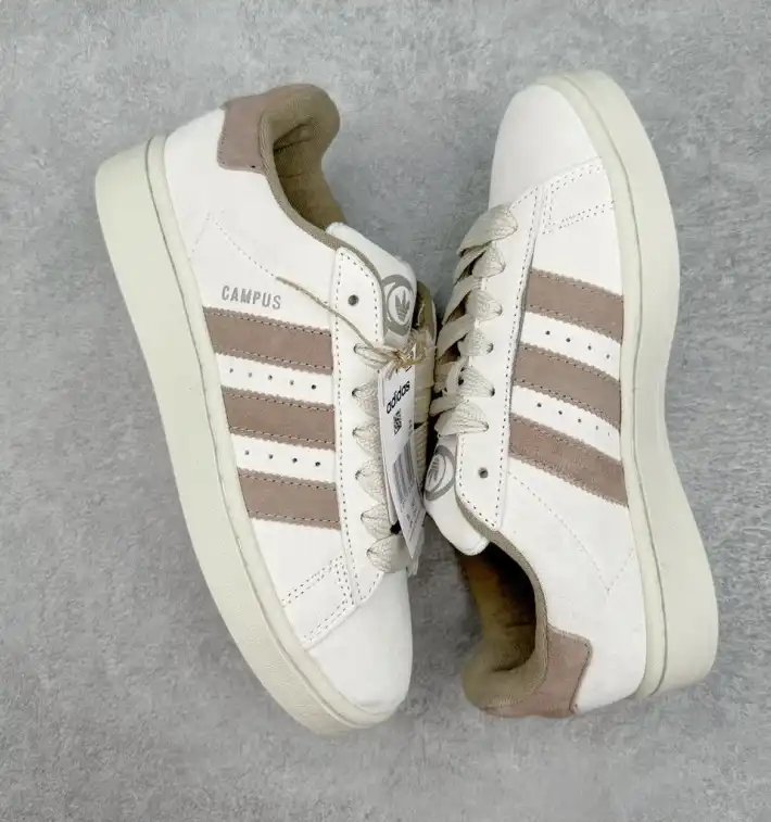 hype Adidas Sneakers