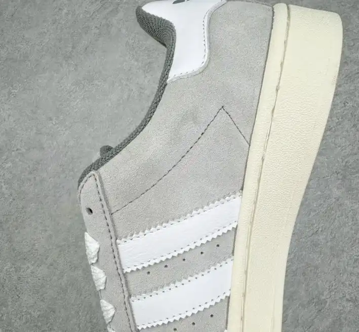 hype Adidas Sneakers