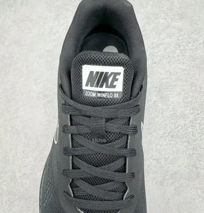 hype Nike Sneakers