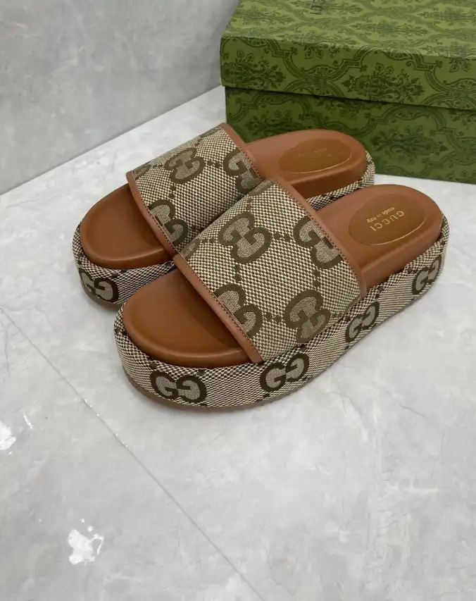 hype Gucci Slippers